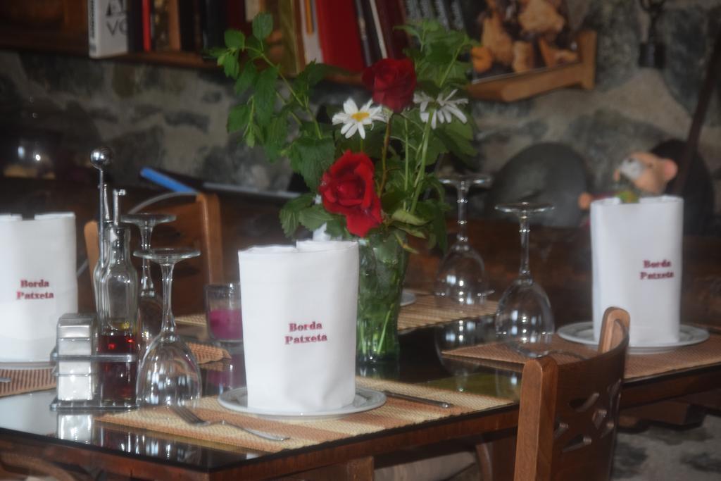 Casa Rural Restaurant Borda Patxeta カニーリョ エクステリア 写真